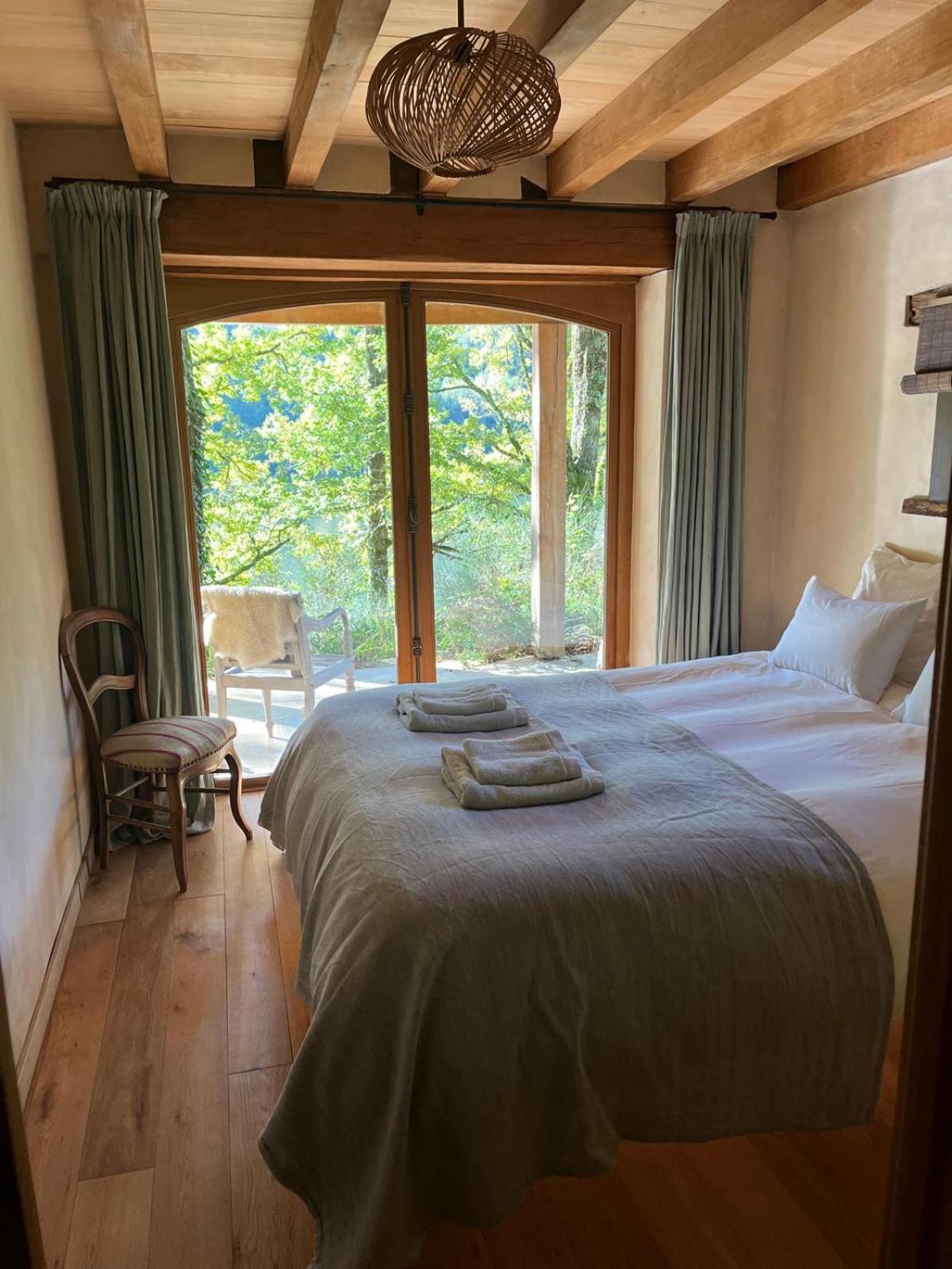 Lake House I // Alauzet Ecolodge + Nature Spa Castelnau-de-Mandailles エクステリア 写真